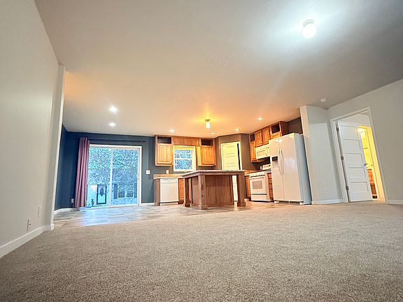 5th image of N114W21022 Briarwood Ln