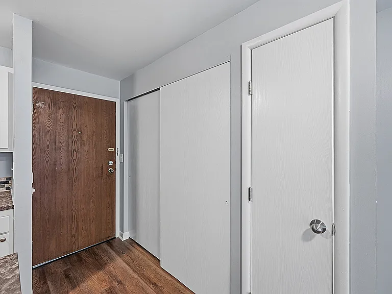 Parkway Apartments — Photo 7