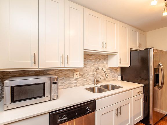 2nd image of 633 W Arlington Pl #633GF