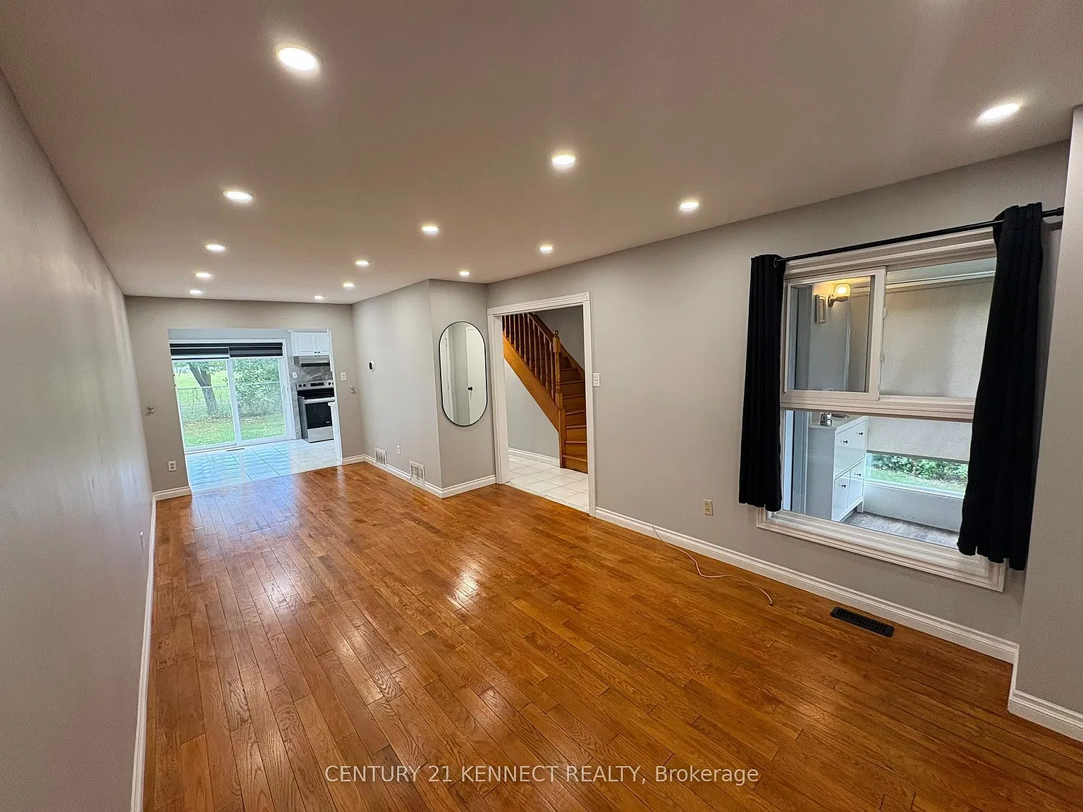 3 bed, $3,000 — Photo 2