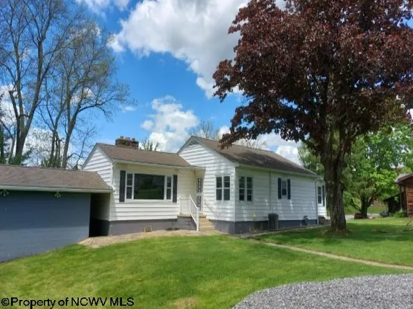 149 Robert E Lee Ave, Elkins, WV 26241