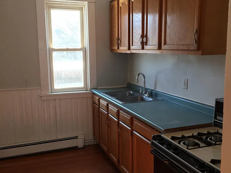 27 Pleasant St — Photo 8