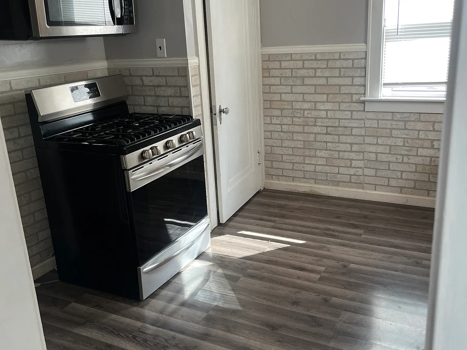 3 bed, 1408 sqft, $1,650 — Photo 1