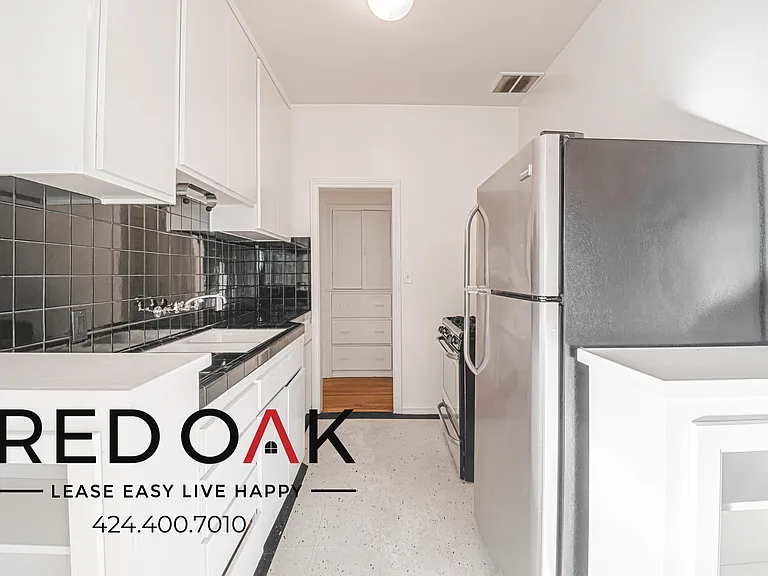 180 S Sycamore Ave #104 — Photo 3