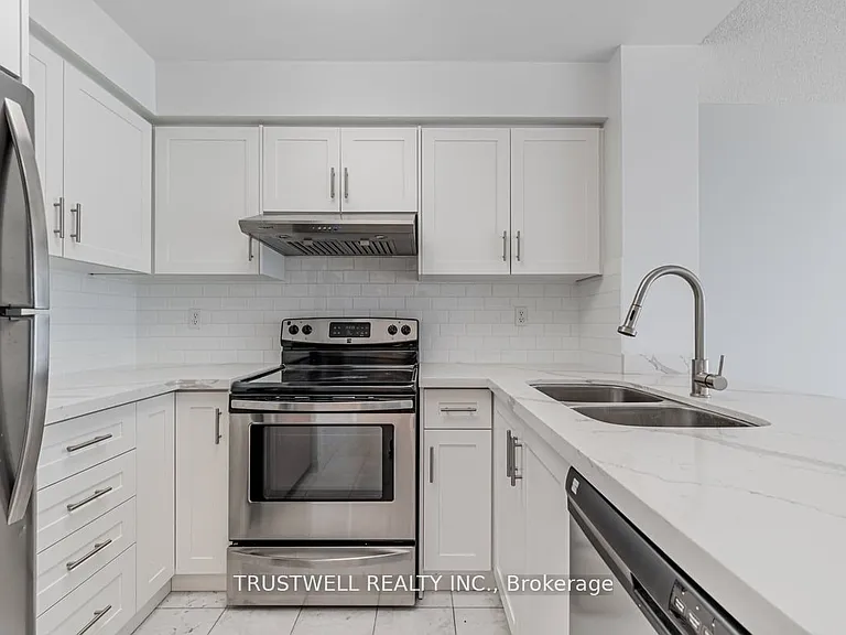 942 Yonge St #503 — Photo 3