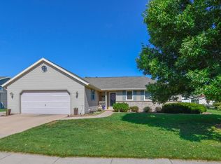 916 Sunnydale Ln, Little Chute, WI 54140