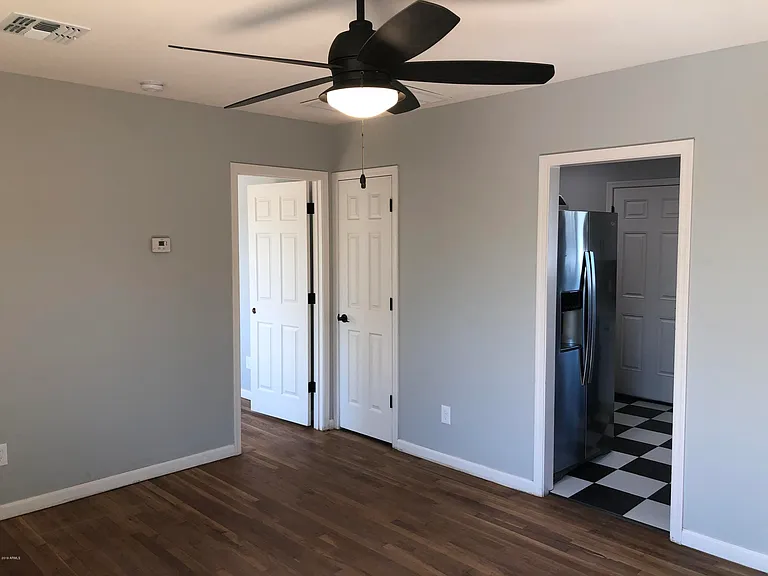725 E Moreland St — Photo 11