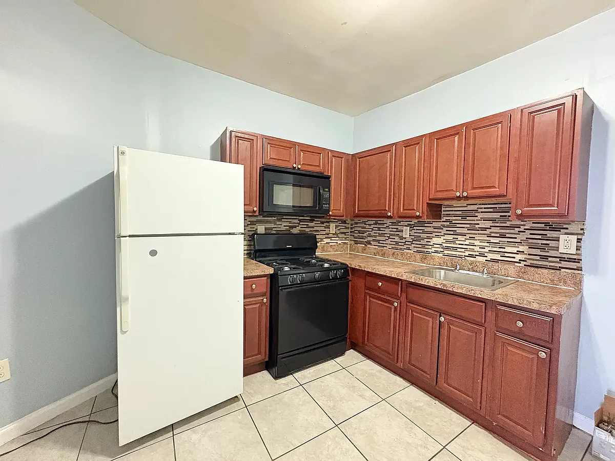Photo 1 of 5 - 78 Stone St #6D - Newark, NJ Primary Photo - 78 Stone St #6D