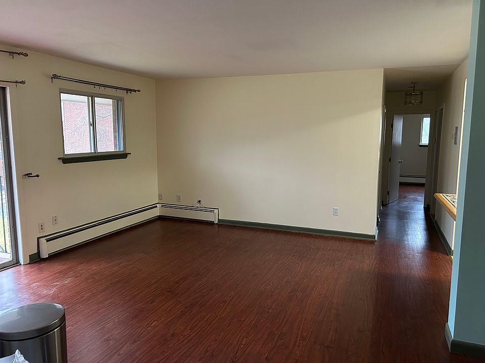 1st image of 9 Longwood Dr APT 12