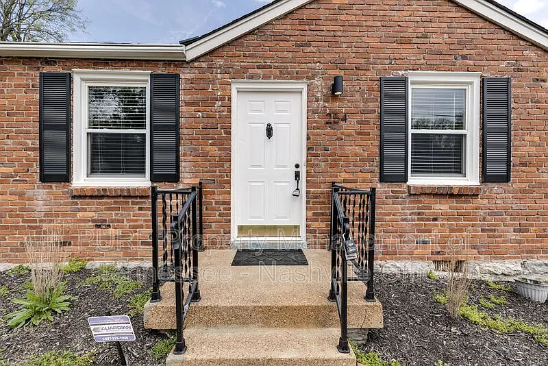 3 bed, 2.0 bath, 1212 sqft, $2,195 — Photo 3
