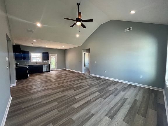 4th image of 2670 Cedrus Ave
