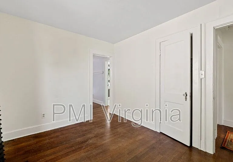 818 W 42nd St — Photo 13