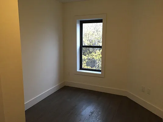 Rented by Premier Metro Realty Corp | media 8