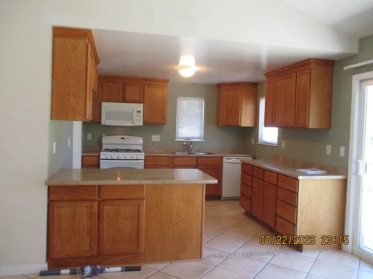 1791 E Fitzgerald Rd — Photo 2