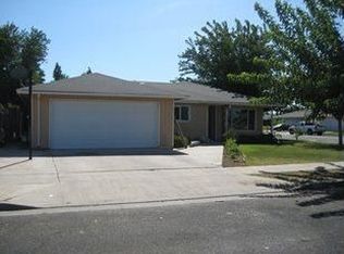 1216 Robinwood Way, Madera, CA 93638
