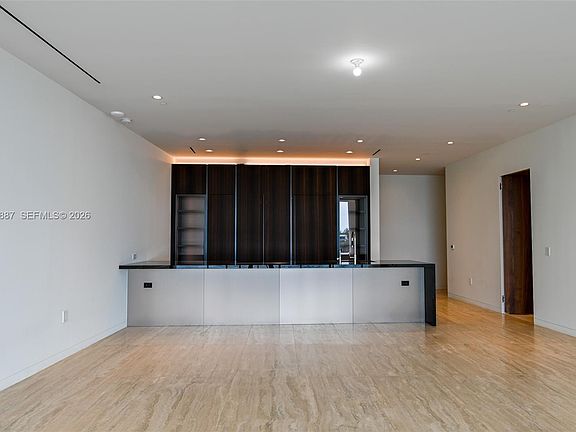 5th image of 5 Grove Isle Dr #L404