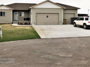 208 Sierra Ave, Giltner, NE 68841