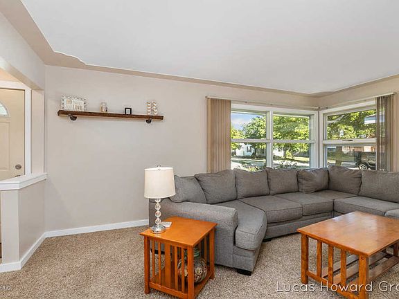 5th image of 2436 Parkdale Ave SW
