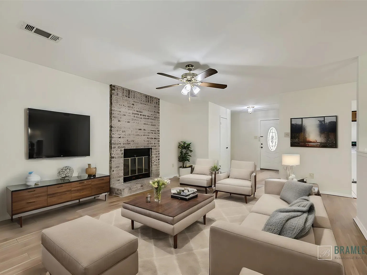 3 bed, 2.0 bath, 1401 sqft, $2,350 — Photo 1