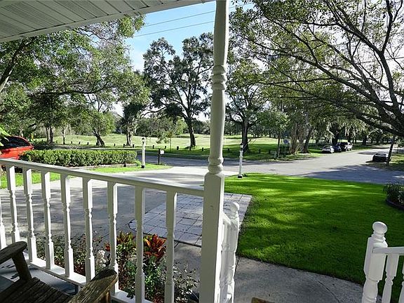 4th image of 913 W Country Club Dr