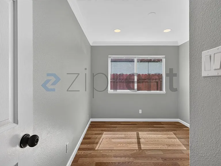 533 Don Carlos Ct — Photo 16