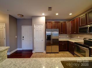 1000 E Woodlawn Rd APT 402, Charlotte, NC