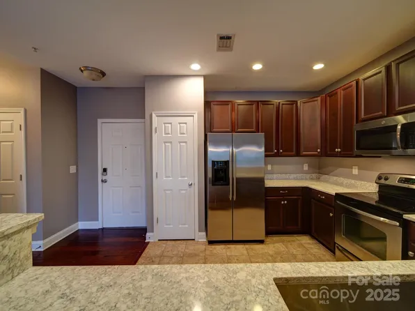 1000 E Woodlawn Rd APT 402, Charlotte, NC 28209