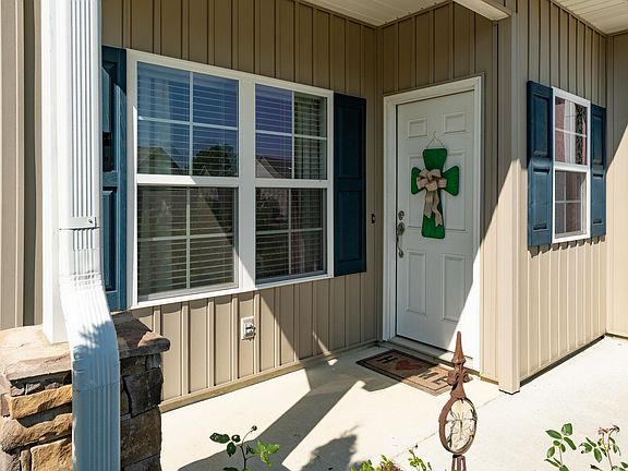 3rd image of 205 Smith Glen Dr
