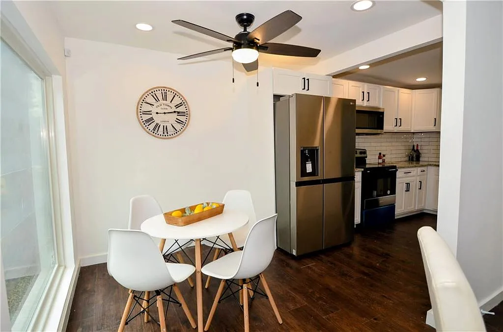 3 bed, 2.0 bath, 1160 sqft, $2,000 — Photo 3