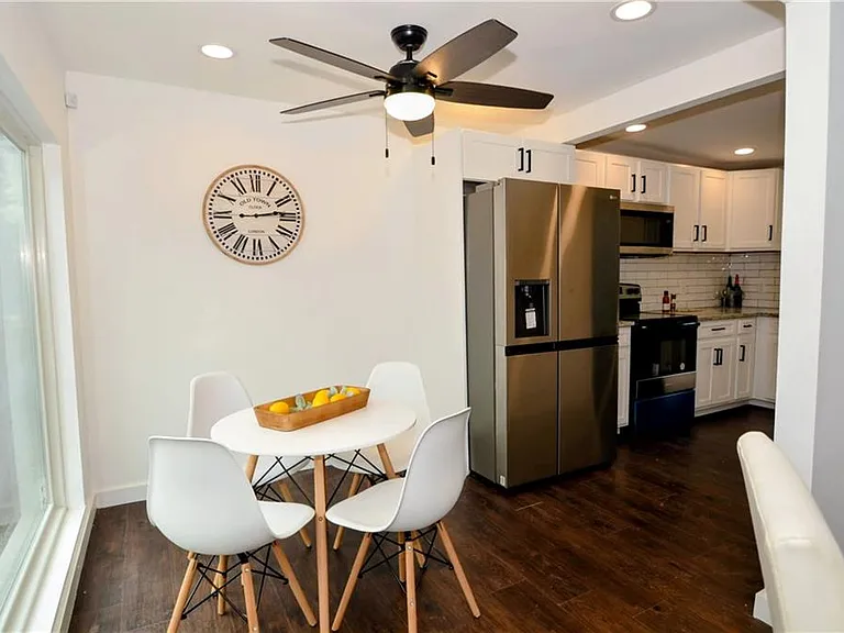 1350 Kenilworth Dr SW — Photo 3