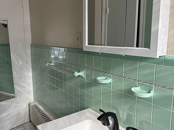 5th image of 488 Main St #1