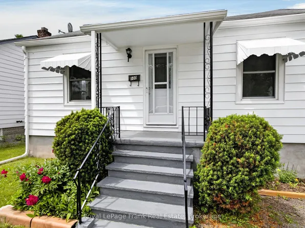 500 Glengarry Ave, Peterborough, ON K9H 4Y4