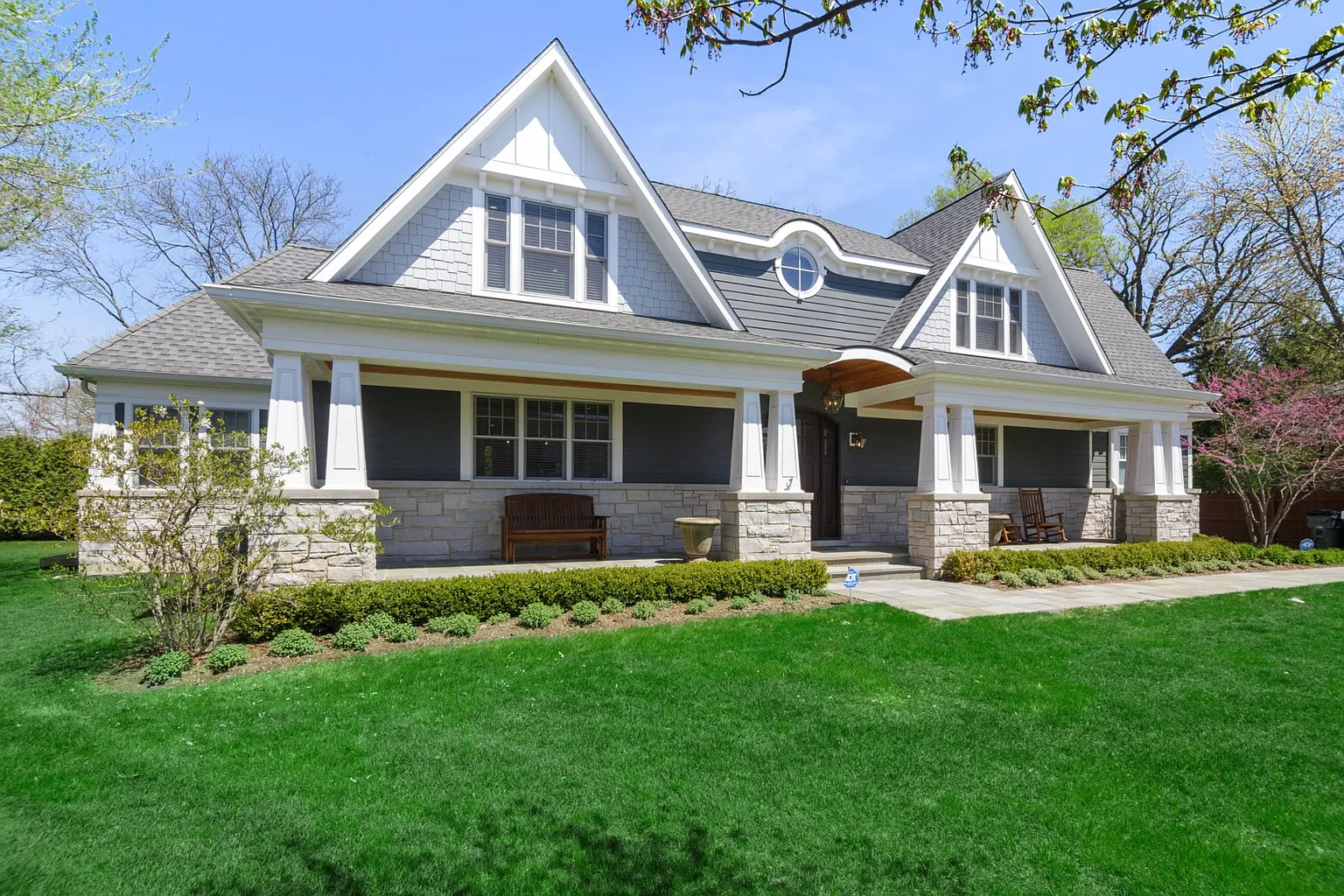 2046 Balmoral Ave photo 1