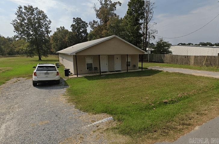2nd image of 304 Country Trail Ln