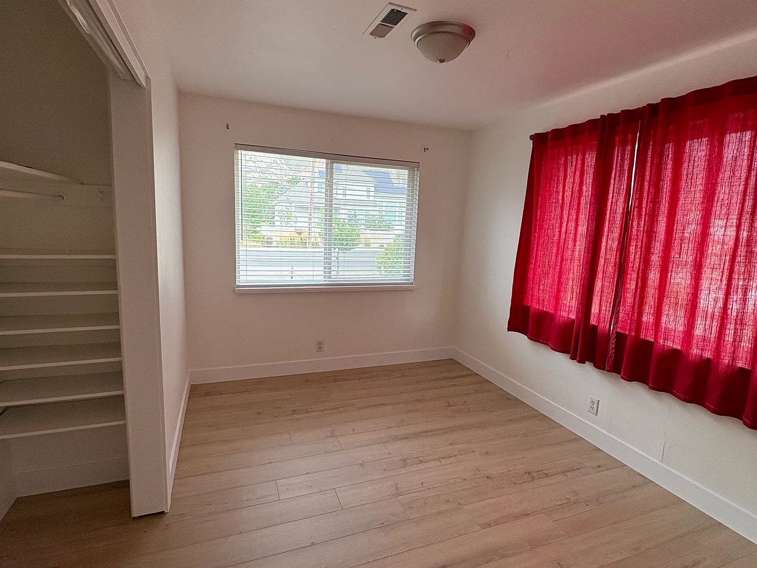 5 bed, 2600 sqft, $650 — Photo 4
