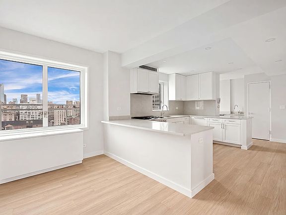 4th image of 165 E 66th St APT 19A