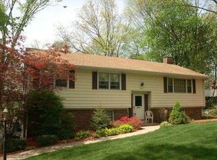 7 Powder Horn Dr, Wayne, NJ 07470