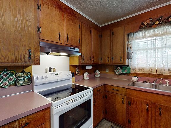 5th image of 7 Glenwood Dr