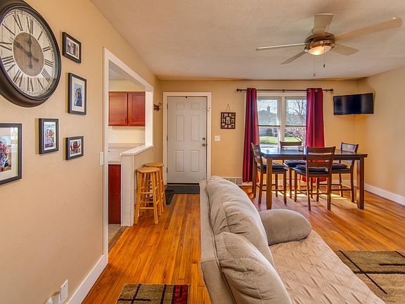 4th image of 1854 Manor Dr