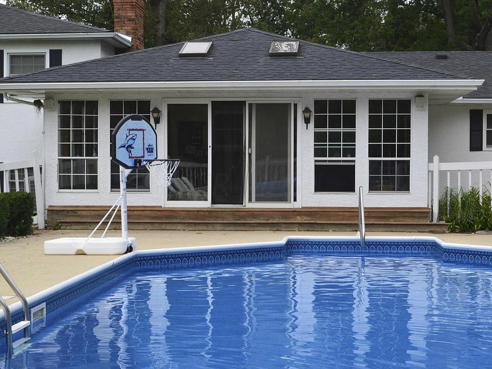 1st image of 2209 Cherokee Dr