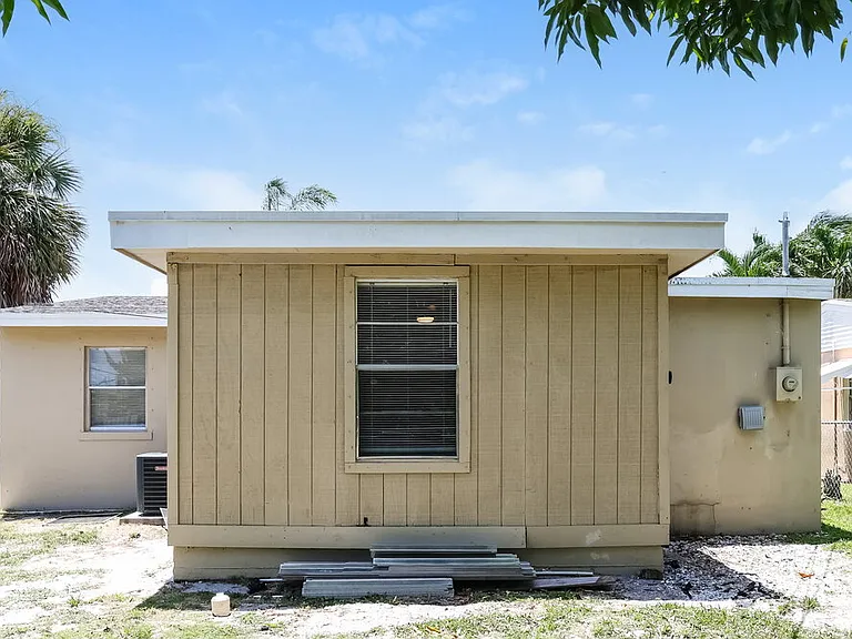 826 S D St — Photo 16