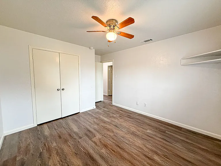 5413-5415 Brookhollow Dr — Photo 16