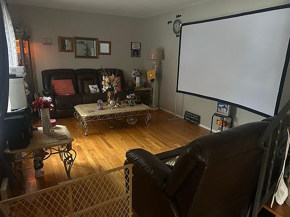 3rd image of 290 Pueblo Dr