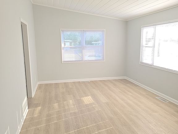 4th image of 138 Algonquin St