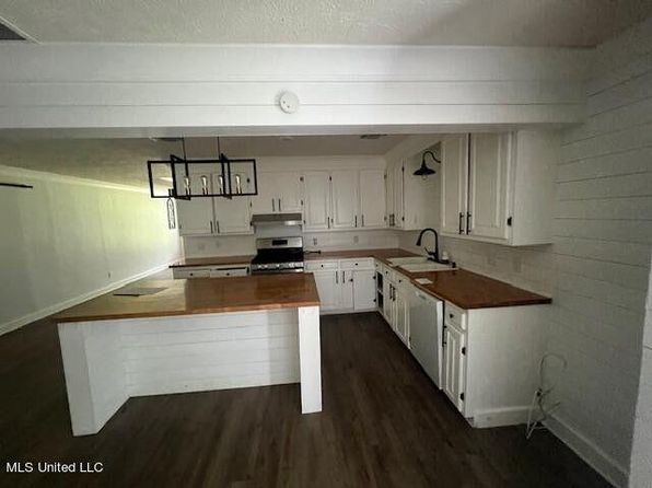 1313 N Jackson St, Brookhaven, MS 39601