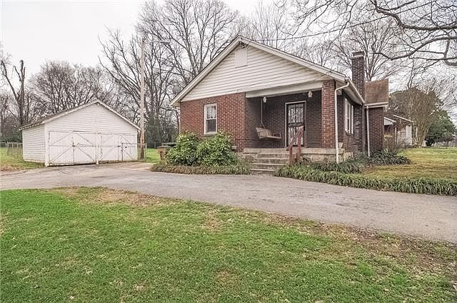 2nd image of 161 Antioch Pike