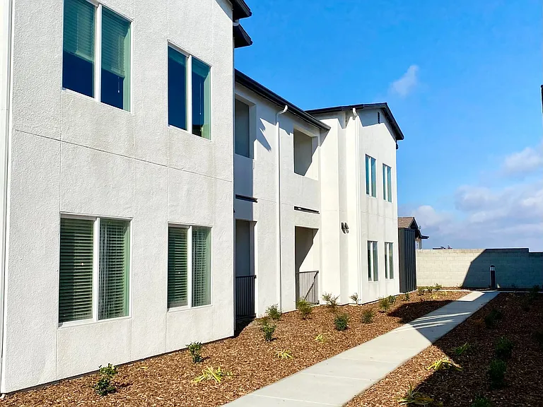 Brand New - Del Rio Apartments — Photo 2