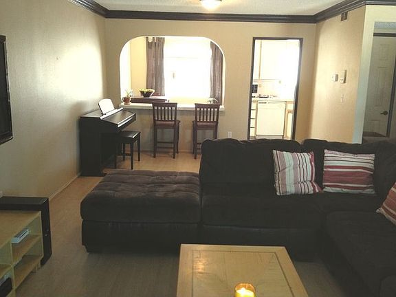 4th image of 11542 Burbank Blvd Unit 3