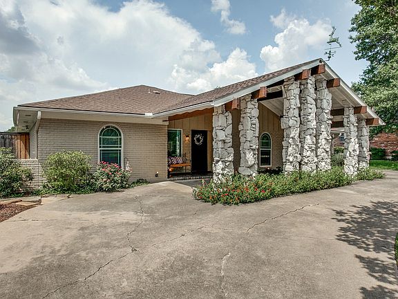 2nd image of 16924 Old Pond Dr