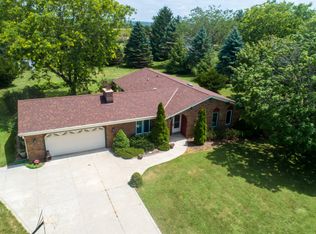 5392 Marshview Dr N, Hartford, WI 53027